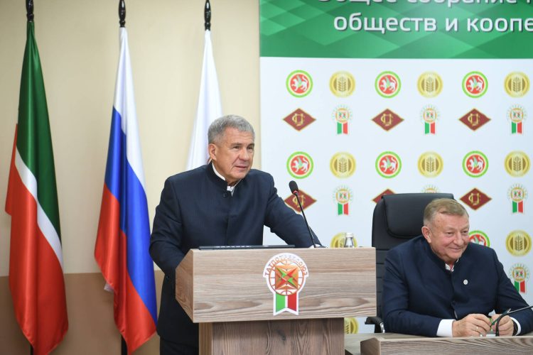 Минниханов принял участие в собрании представителей потребительских обществ и кооперативов РТ