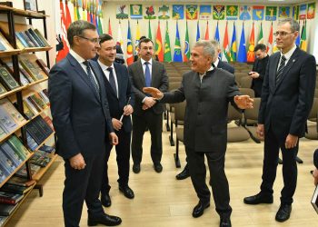 Минниханов и Фальков посетили Институт истории имени Ш.Марджани