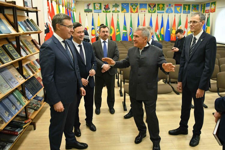 Минниханов и Фальков посетили Институт истории имени Ш.Марджани