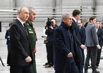 Путин и Минниханов посетили Казанский авиационный завод