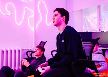 В Казанском ГМУ впервые состоялись соревнования по фиджитал-хоккею