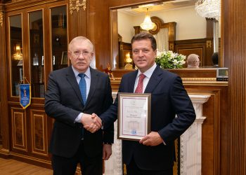 Мэра Казани наградили за добросовестный труд