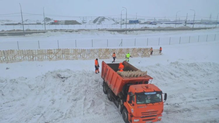 На трассе М12 установили снегозадерживающие щиты