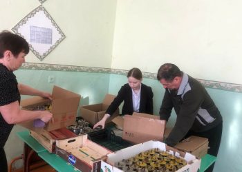 Нурлатские школьники отправили бойцам СВО окопные свечи и письма