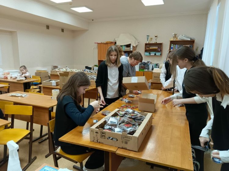 В Лаишевском районе волонтеры подготовили партию домашней лапши для бойцов СВО