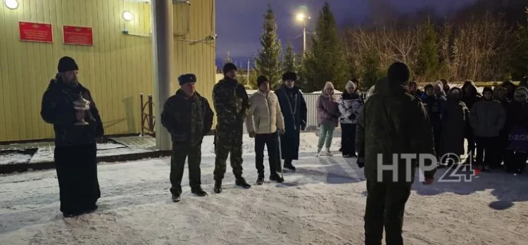 Из Нижнекамска на СВО отправились 13 контрактников