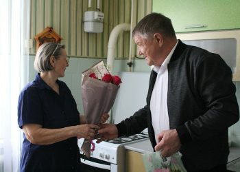 Глава Новошешминского района поздравил матерей бойцов СВО с наступающим Международным женским днем