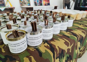 Школьники из Кукморского района изготавливают блиндажные свечи для бойцов СВО