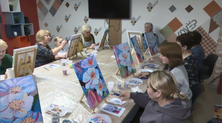 В Нижнекамске семьи бойцов СВО начали проходить арт-терапию