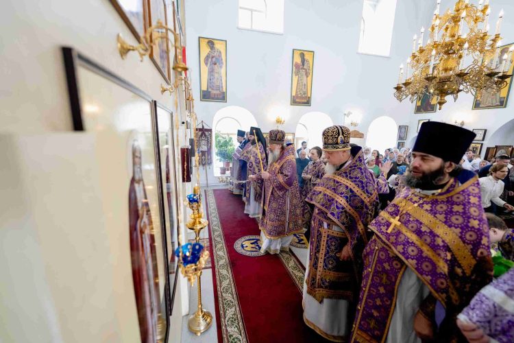 В храмах Казани прошли богослужения по жертвам теракта в «Крокусе»