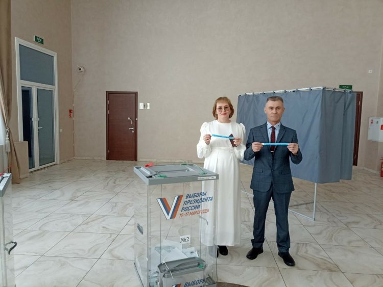 В Кукморском районе молодожены после ЗАГСа отправились на выборы Президента