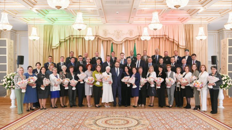 Песошин наградил отличившихся татарстанцев