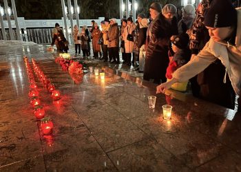 В Альметьевске прошла акция в память о погибших в «Крокусе»