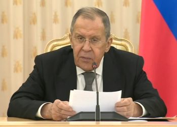 Лавров: Запад накачивает Украину оружием и мешает урегулированию конфликта