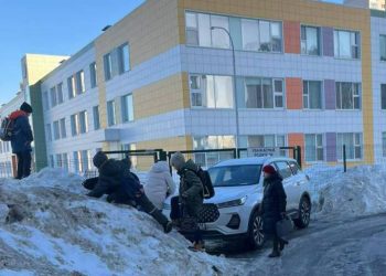 В Казани нашли водителя, который заблокировал въезд в школу