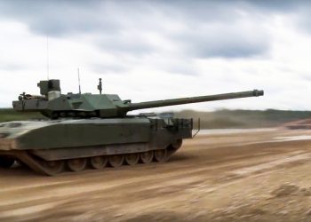 Чемезов подтвердил, что танк «Армата» поставлен на вооружение армии РФ