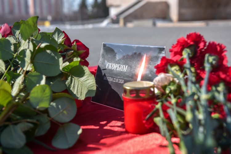 В Челнах организовали мемориал в память о погибших в «Крокусе»