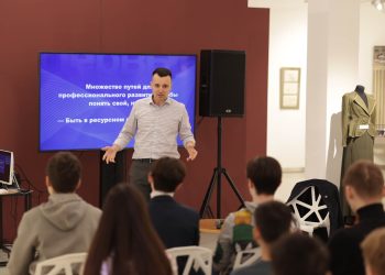 Более 60 подростков приняли участие в открытой лекции Тимура Сулейманова