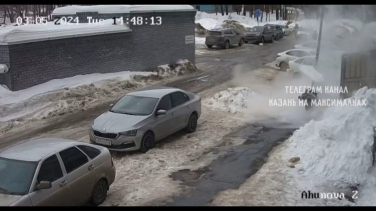 В ДРКБ сообщили о состоянии мальчика, на которого в Казани упал пласт снега с крыши