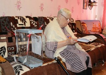 91-летняя жительница Нурлата в свой день рождения проголосовала на дому