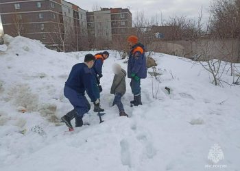 В Казани спасли ребенка, который ногой застрял в сугробе