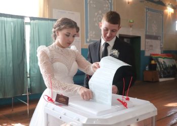 Молодожены из села Буляк проголосовали на выборах Президента РФ