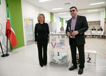 Салават Фатхетдинов вместе с супругой проголосовали на выборах Президента РФ