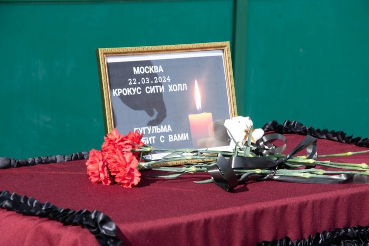 В Бугульме организовали мемориал в память о жертвах теракта в «Крокус Сити Холл»