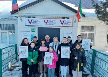 В Нурлате на выборах Президента РФ проголосовала семья, в которой воспитываются 19 детей