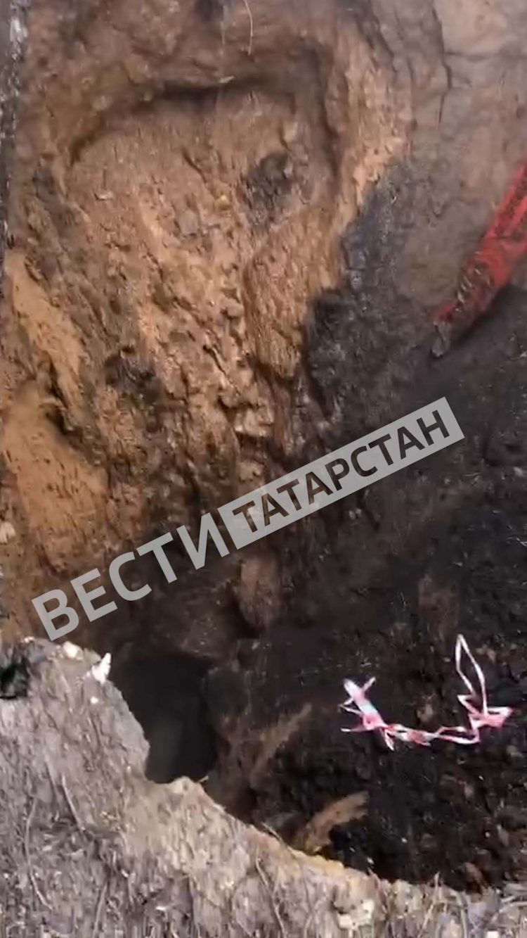В Челнах на глубину около 5 метров обвалился грунт