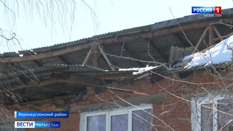 Жители Верхнеуслонского района жалуются на аварийный дом