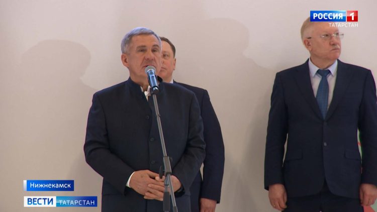 Минниханов в Нижнекамске посетил ряд социальных объектов