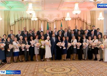 Алексей Песошин вручил татарстанцам госнаграды РФ и РТ