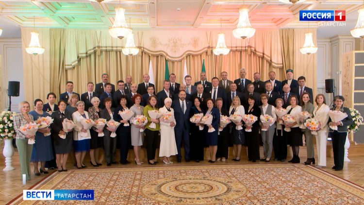 Алексей Песошин вручил татарстанцам госнаграды РФ и РТ