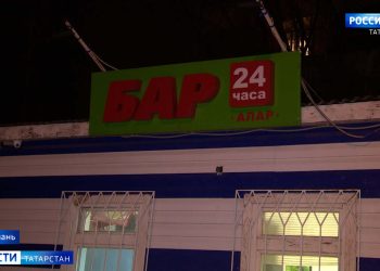 В Казани жильцы дома по ул.Адоратского жалуются на «наливайки», которые находятся во дворах
