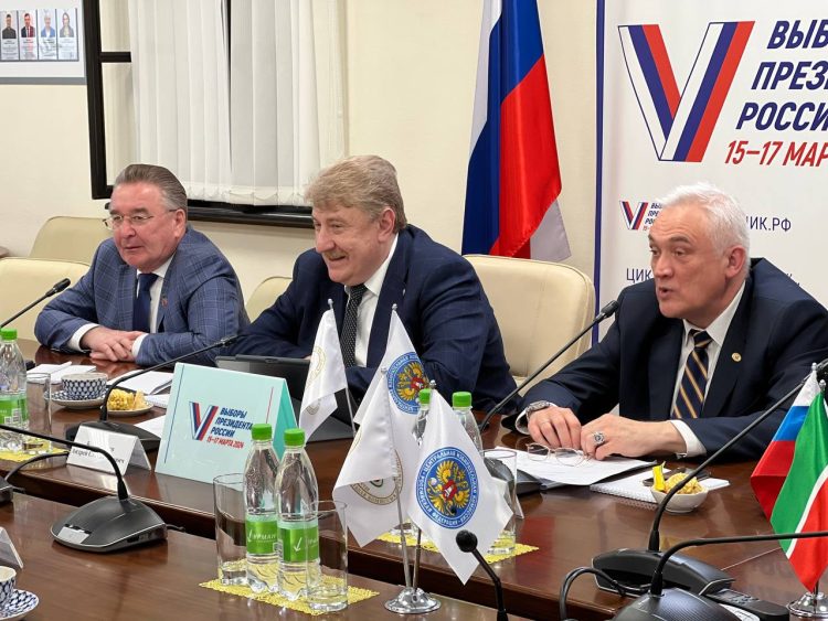 Председатель ЦИК РТ встретился с международными наблюдателями