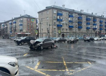 В Казани при столкновении с автобусом погиб водитель иномарки