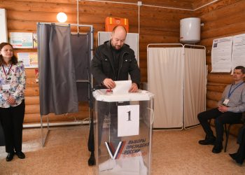 Сафаров проголосовал на выборах Президента РФ