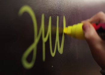 Минниханов опубликовал видео, где известные татарстанцы поздравили мам с 8 Марта