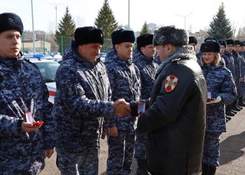 В Казани вручили ключи от новых служебных автомобилей сотрудникам Росгвардии
