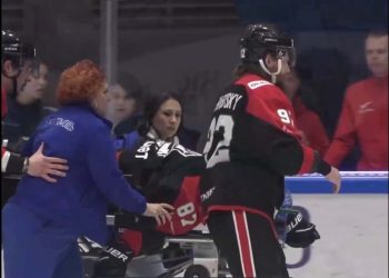 Нападающий «Нефтяника» потерял сознание в финале плей-офф ВХЛ