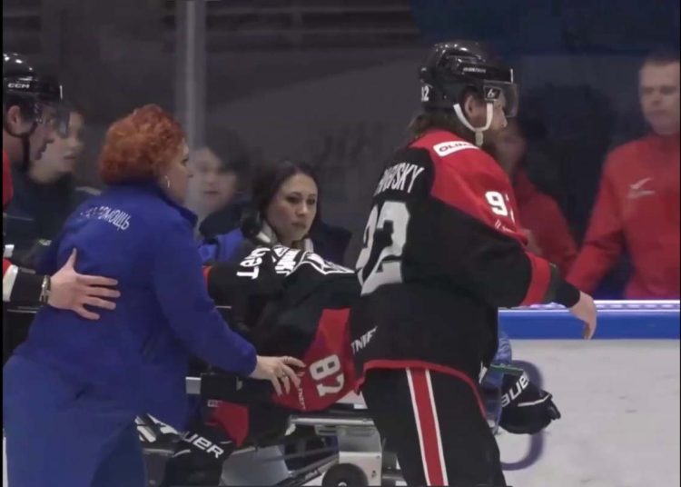 Нападающий «Нефтяника» потерял сознание в финале плей-офф ВХЛ