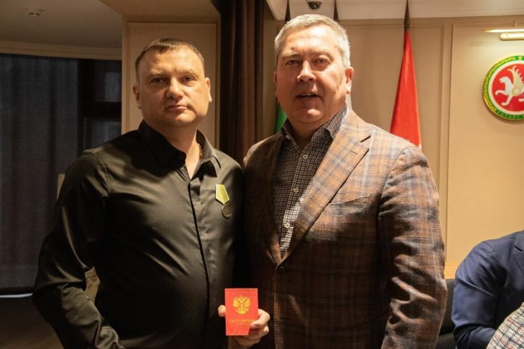 Закиров вручил медаль бугульминцу «За помощь фронту»