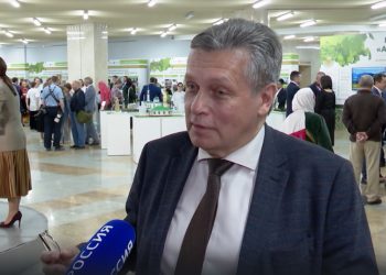 Рифат Сабитов принял участие в открытии Аллеи в честь 65-летия Башкирского телевидения