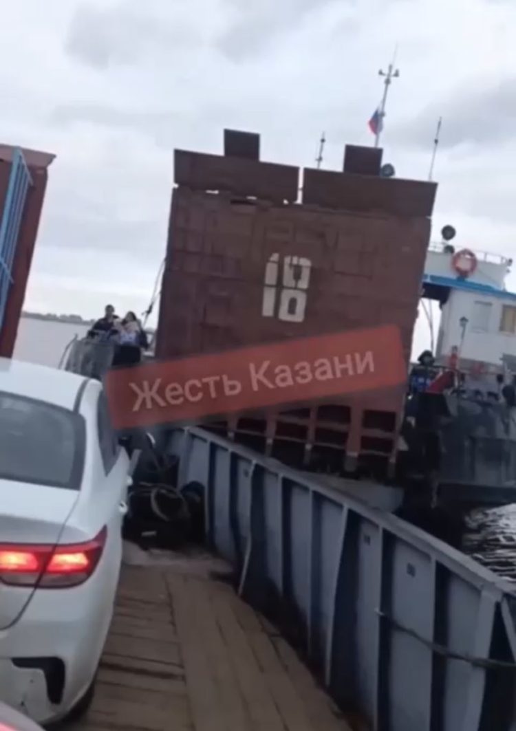 В Верхнем Услоне столкнулись два парома