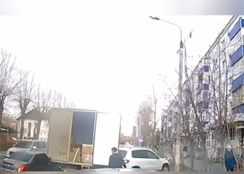 В Казани легковушка врезалась в грузовик