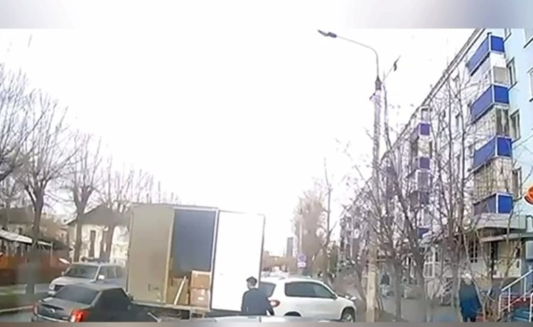В Казани легковушка врезалась в грузовик