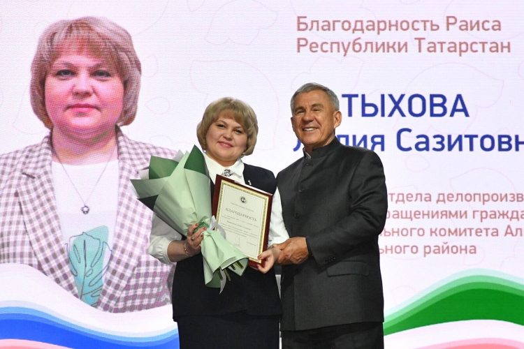 Минниханов выразил благодарность начальнику отдела исполкома Альметьевского района