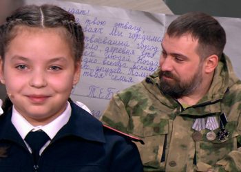 Боец спецоперации встретился со школьницей, написавшей ему доброе письмо