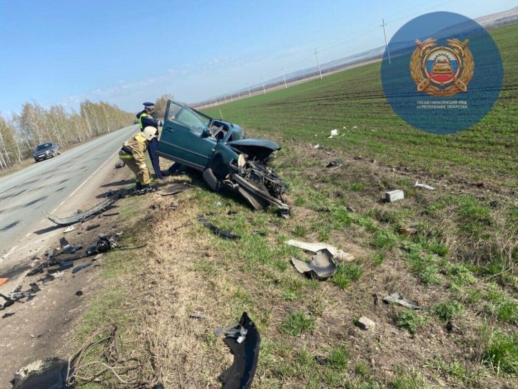 В Бавлинском районе в ДТП с грузовиком погиб водитель иномарки